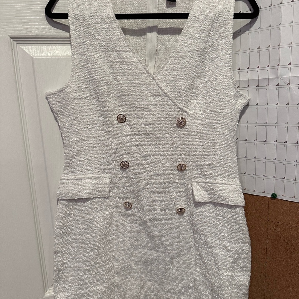 White Sleeveless Business Dress